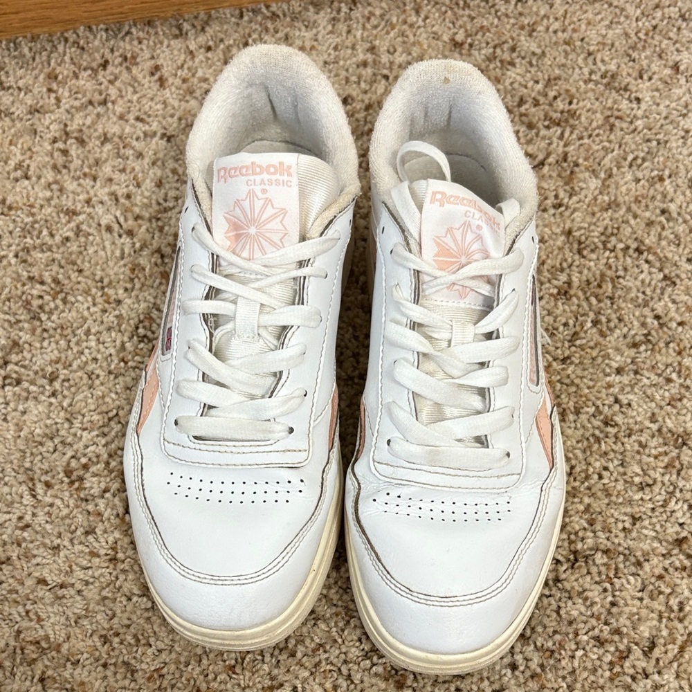 Reebok Classic Sneakers - White and Pink